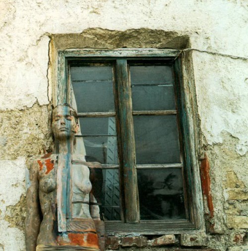 veruschka-windowframe veruschka-windowframe