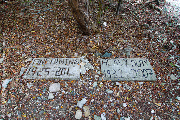 islandcottage_2013_244_gravemarkers_sm